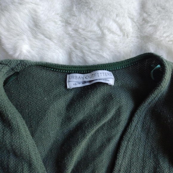 Women's Green Wrap Top 🌿 - Picture 4 of 6